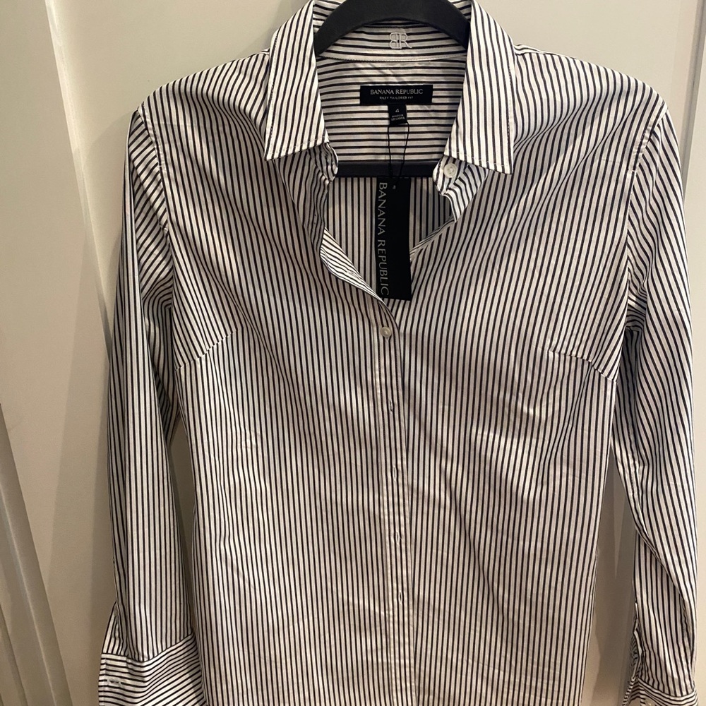 NWT Banana Republic “Riley” tailored shirt size 4